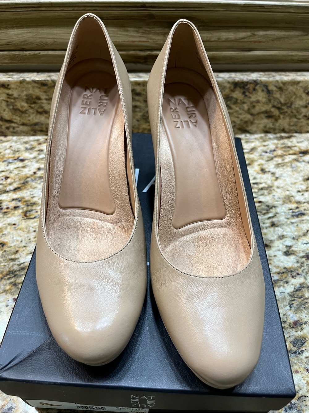 Naturalizer Nude Leather Round-Toe Pumps